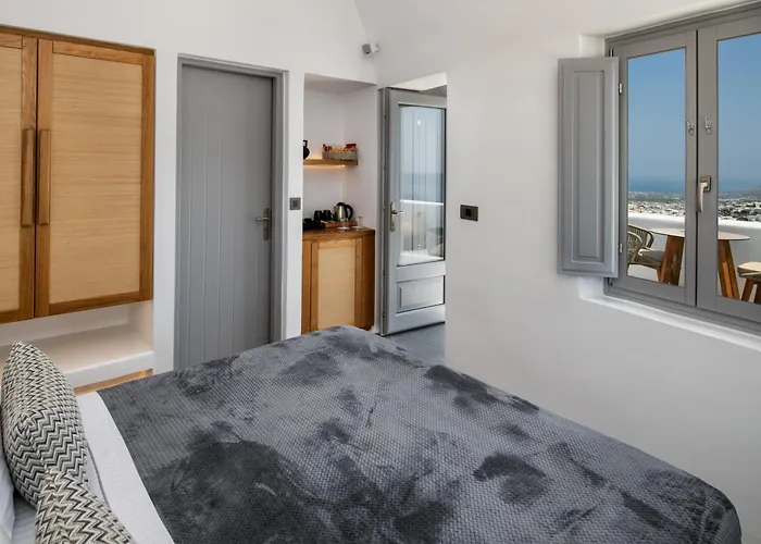 Eteoro Suites Imerovigli (Santorini)